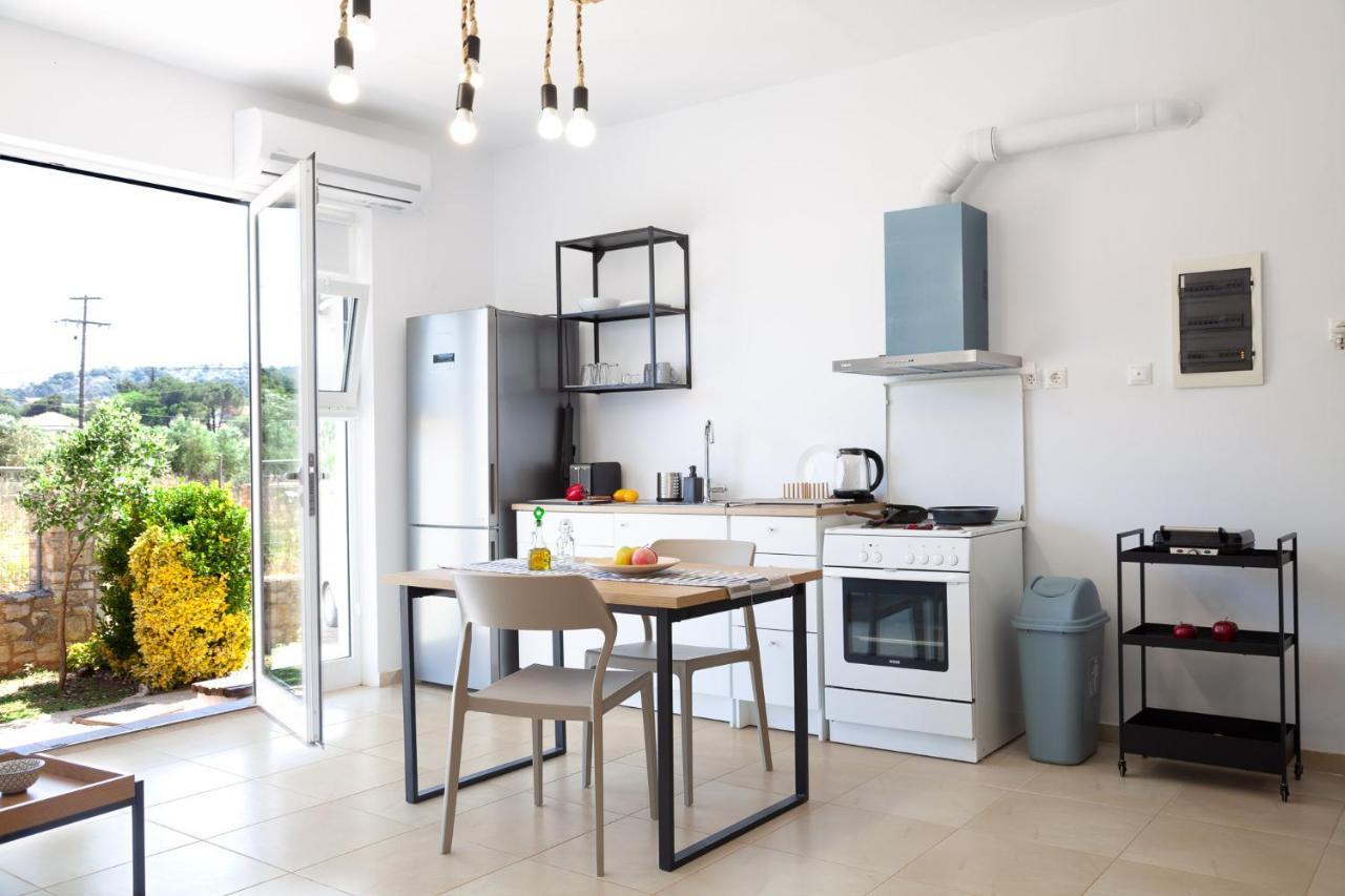 Livingfy Apt With Mountain View & Garden Vámosz Kültér fotó