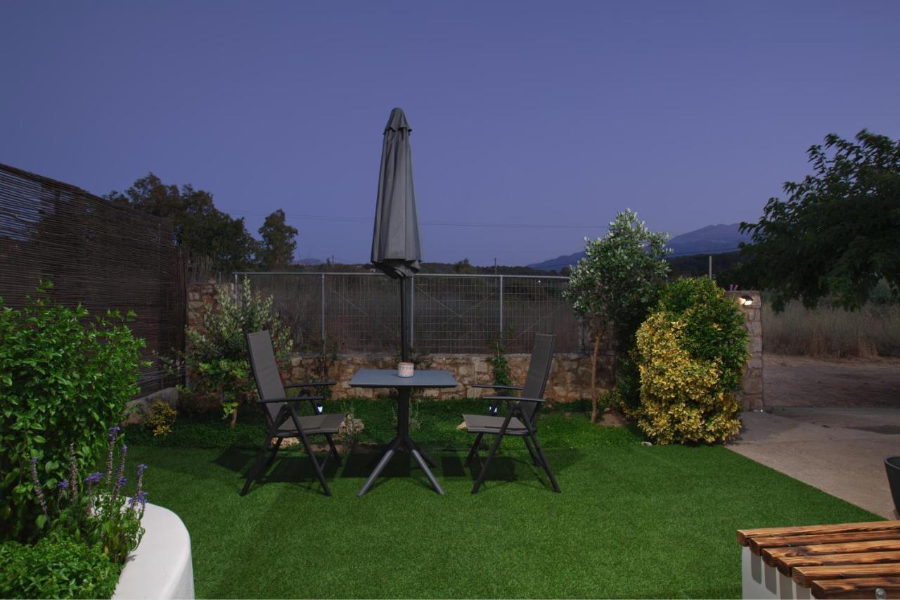 Livingfy Apt With Mountain View & Garden Vámosz Kültér fotó