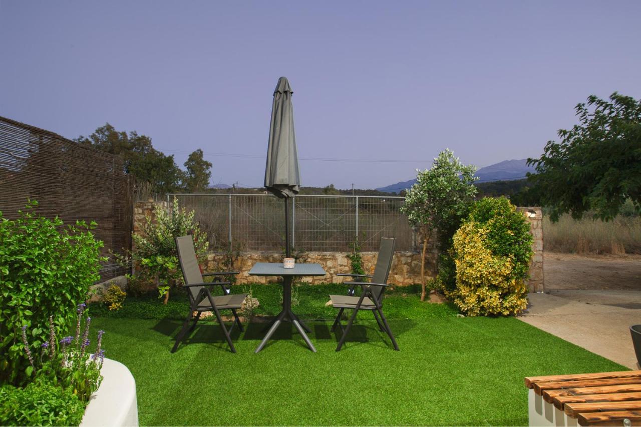 Livingfy Apt With Mountain View & Garden Vámosz Kültér fotó
